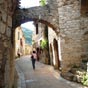 Rue du bourg de Saint-Guilhem-le-Désert.